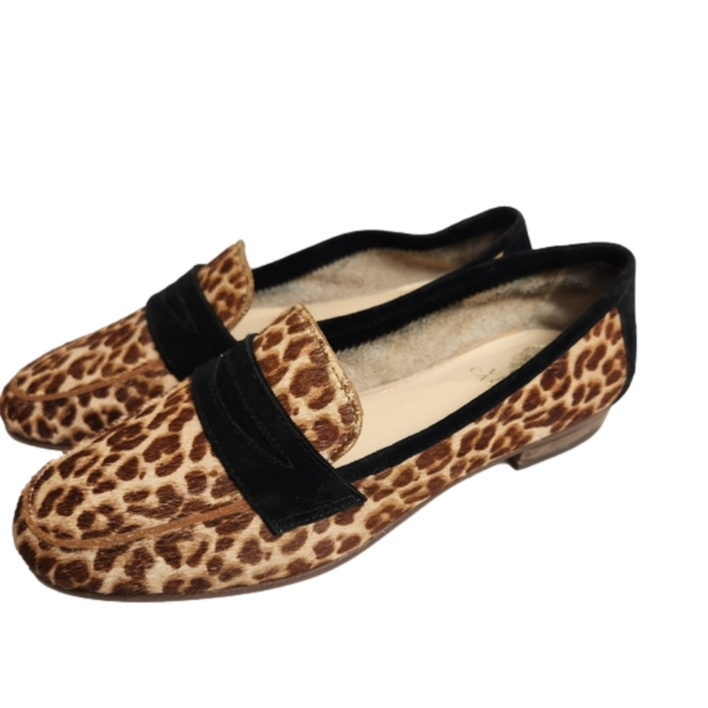 SIZE 7.5 (fits a 7) Leopard print VINCE CAMUTO slip on loafer